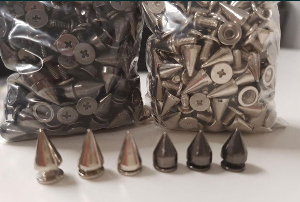 20 buc Țepi - Ținte din metal cu surub de aplicat pe haine / accesorii