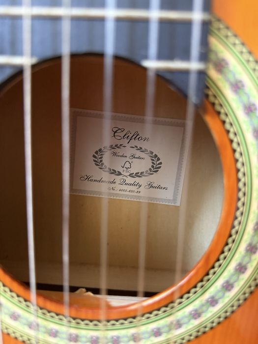 Chitară acustică