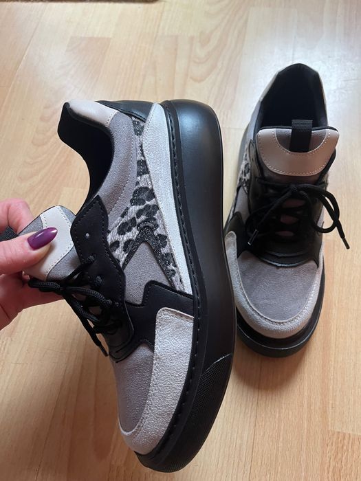 Спортни дамски обувки