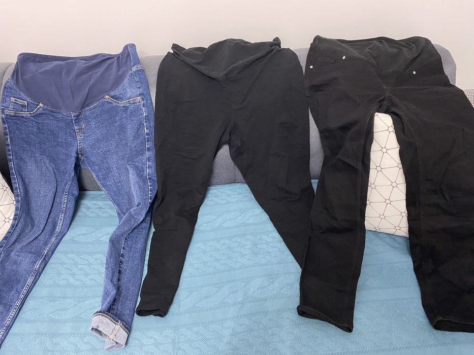 Vand blugi pentru gravide