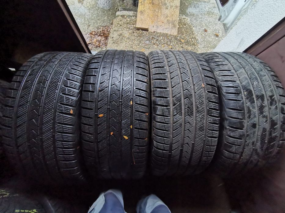 275/40r22 vredestein