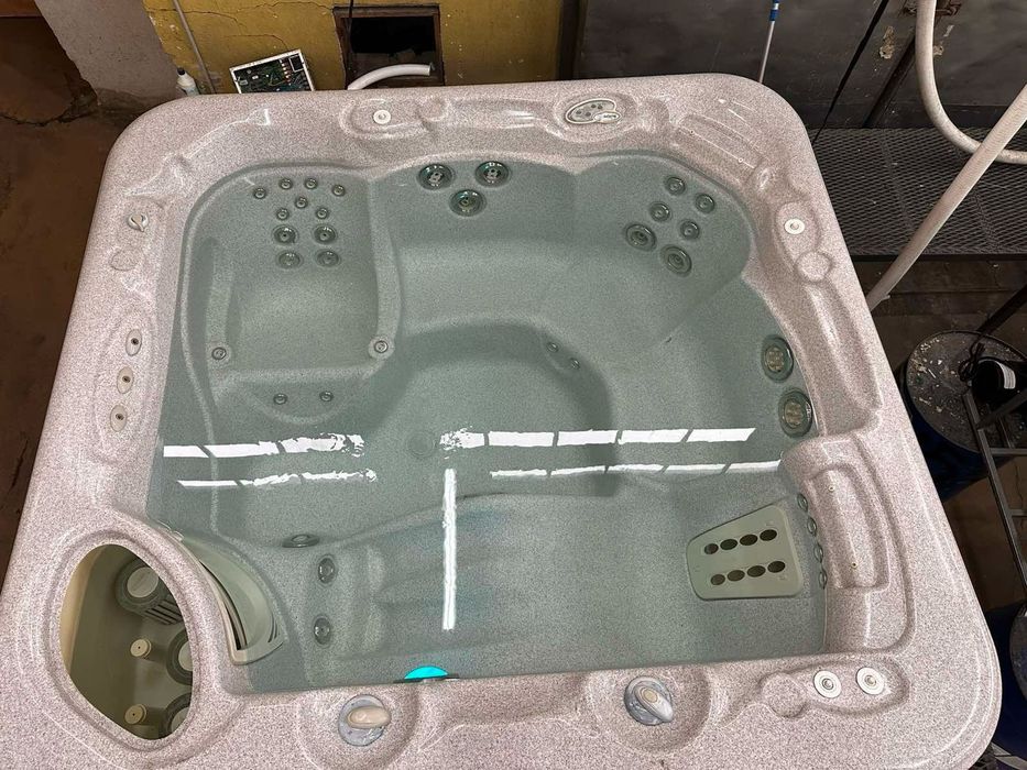 Голямо Мощно Джакузи в топ състояние, 3м гаранция и ново покривало