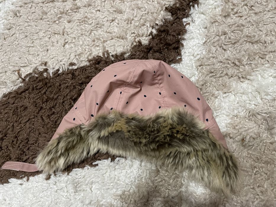 Caciula blanita/ botosei H&M