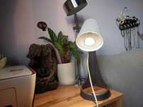 Lampă minimalistă alb-gri închis