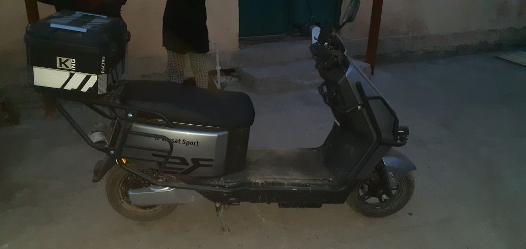 Skutir sotiladi faqat sroshni