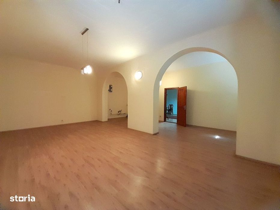 Spatiu de inchiriat – ideal pentru birouri sau cabinete, la 200 m de