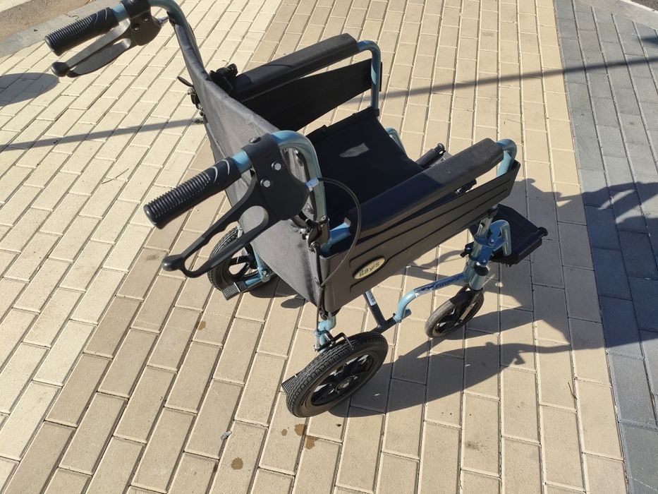 Scaun cu rotile ultrausor, pliabil, sezut 45 cm, CML-203ABJ-16

 

Sca