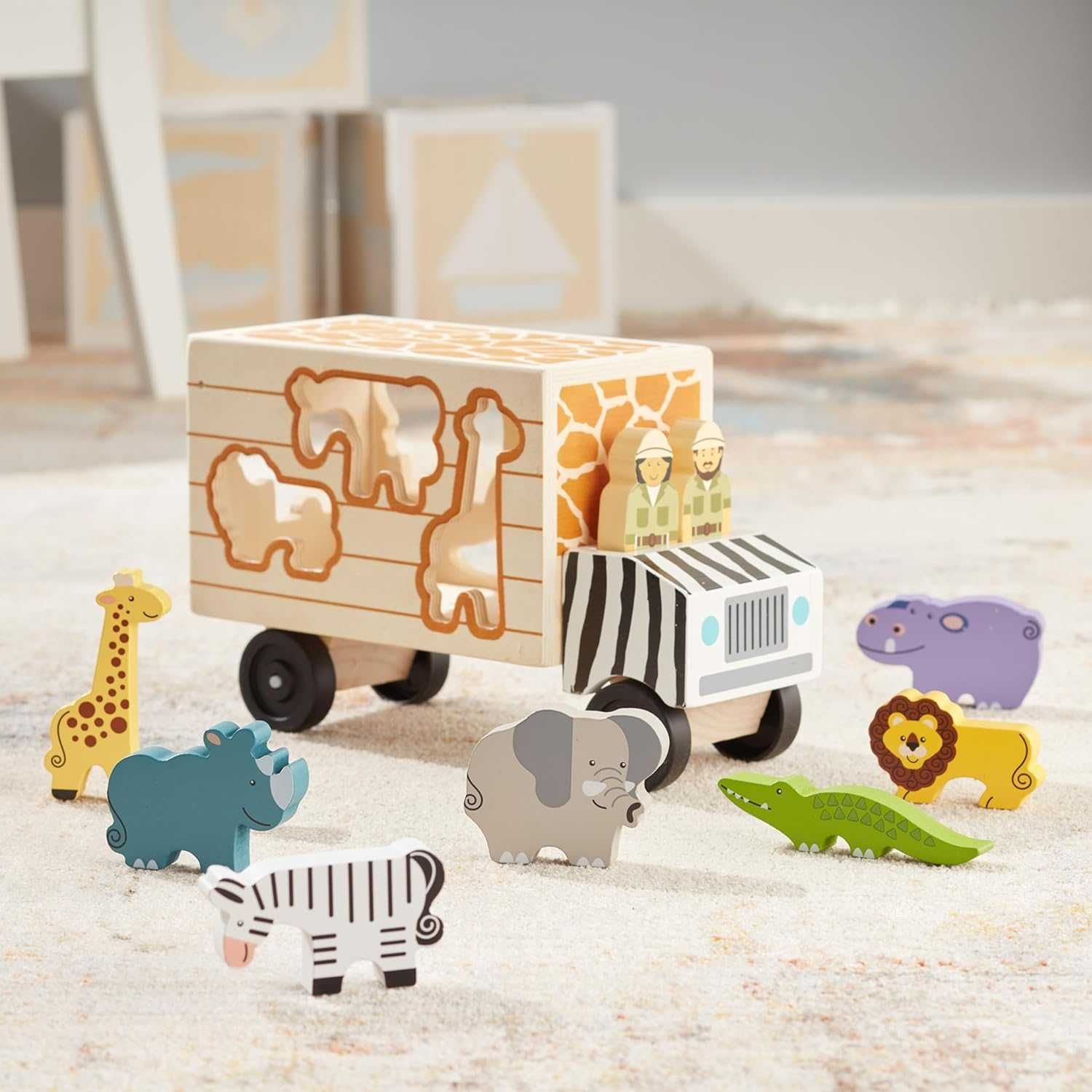 Дървен камион сортер Сафари с форми животни Melissa & Doug