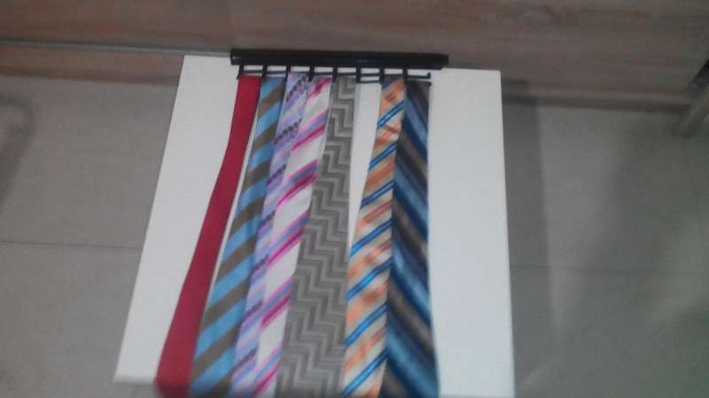 Нова закачалка за вратовръзки