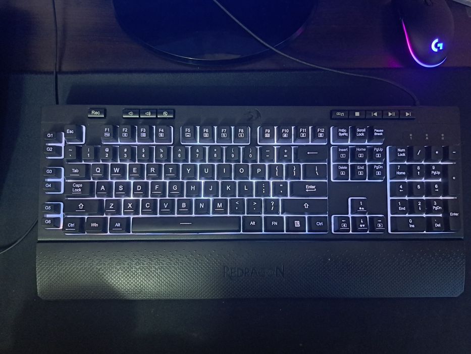 Геймърска клавиатура с RGB подсветка