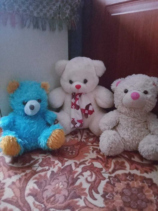 Мишки три разных  цена  800 тг  1000тг  1800тг