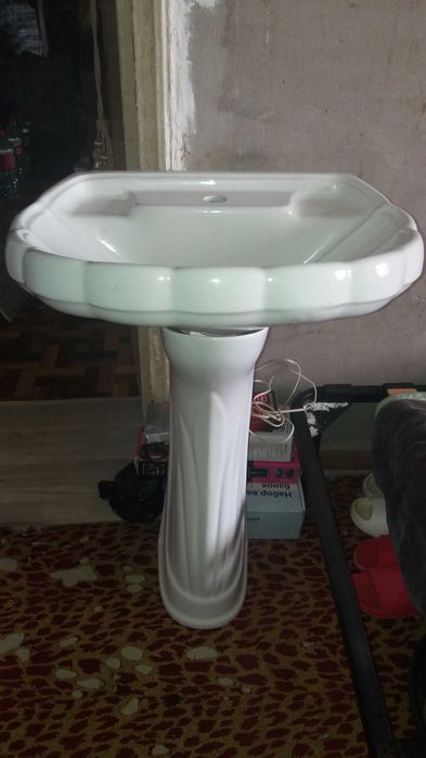 Продам раковину с подставкой