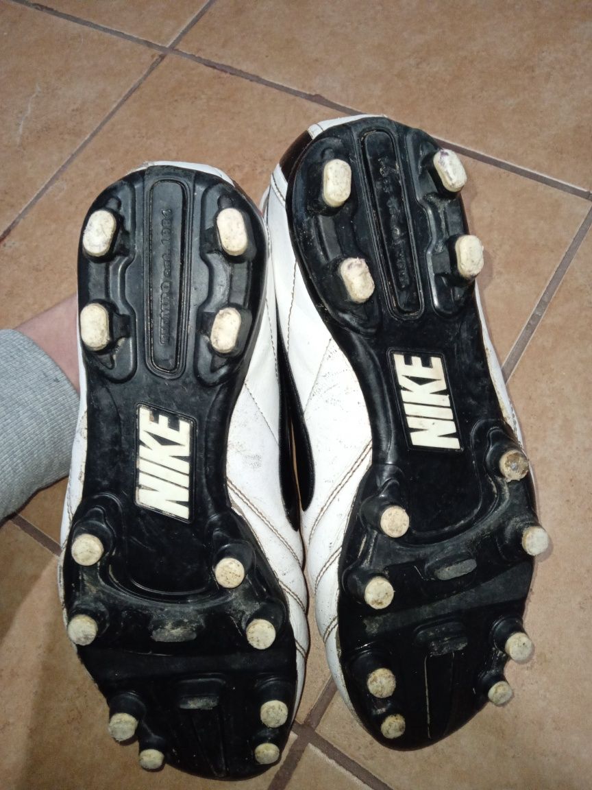 Ghete de fotbal cu crampoane (Nike mărimea 40,5),Adidas 40