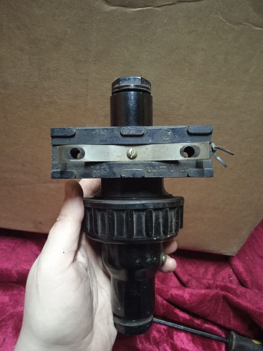 Продам высоковольтную трёхфазную розетку.