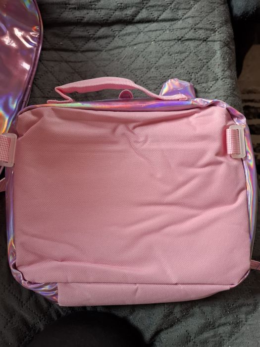 Vând set ghiozdan și lauch-box nou-nout