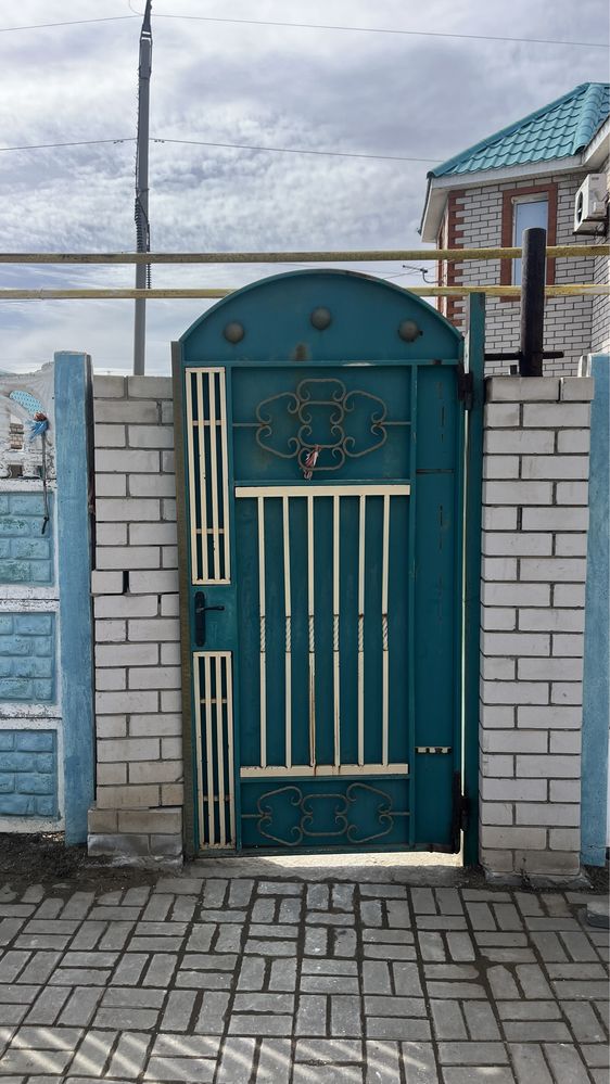 Продам  железную вороту и дверь