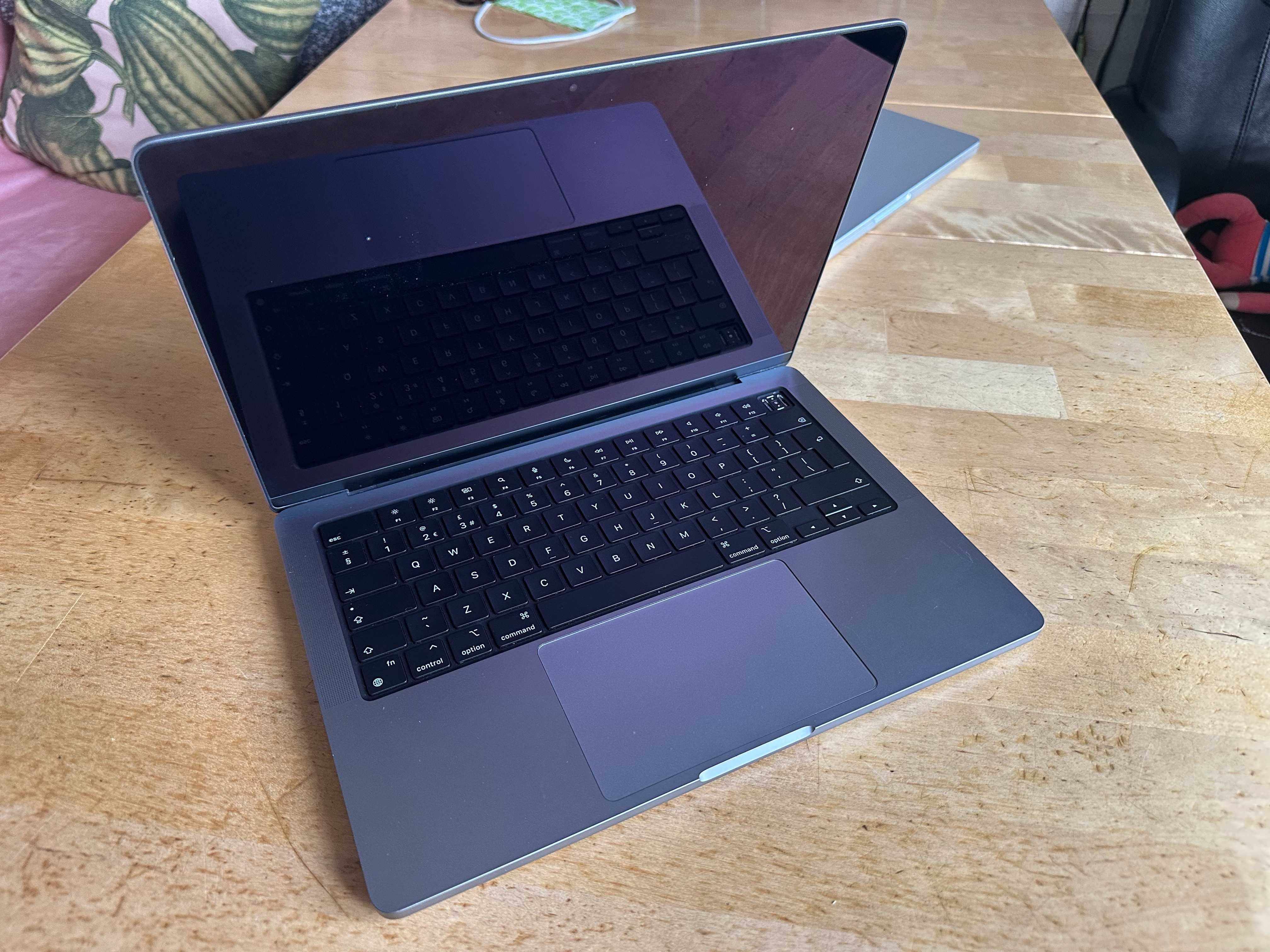 Apple Macbook Pro A2918 M3 без дъно 2023 г