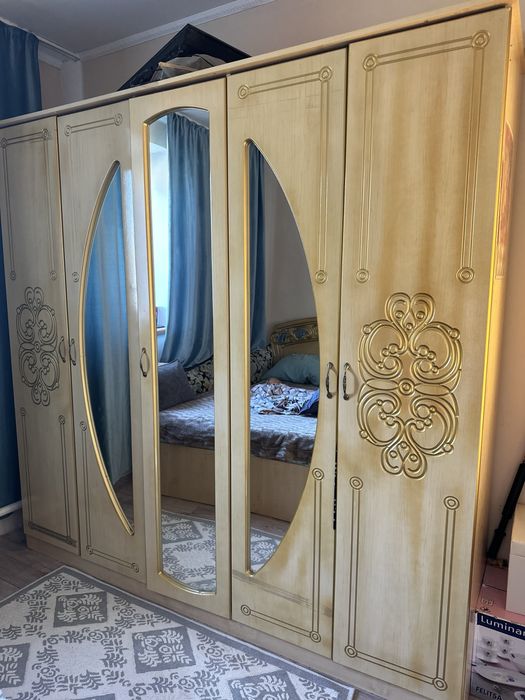 Королевски спальный гарнитур