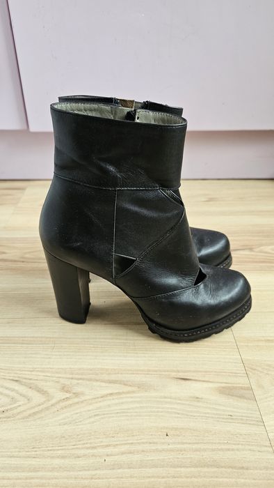 Дамски боти на ток