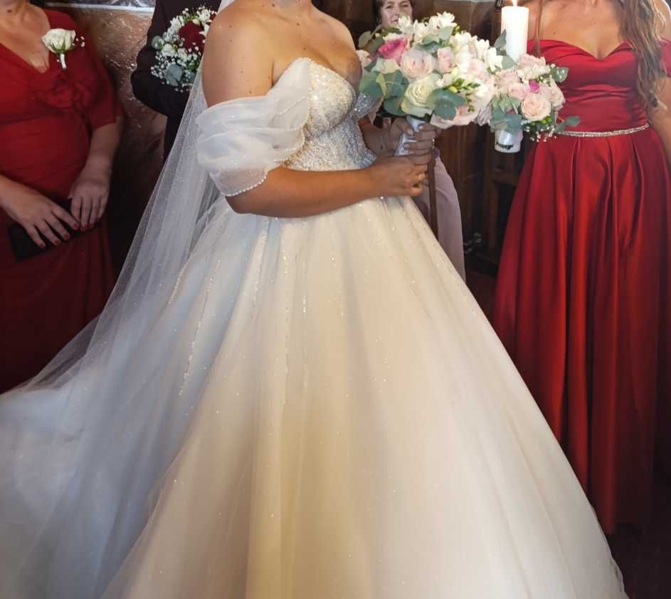 Vând rochie de mireasă