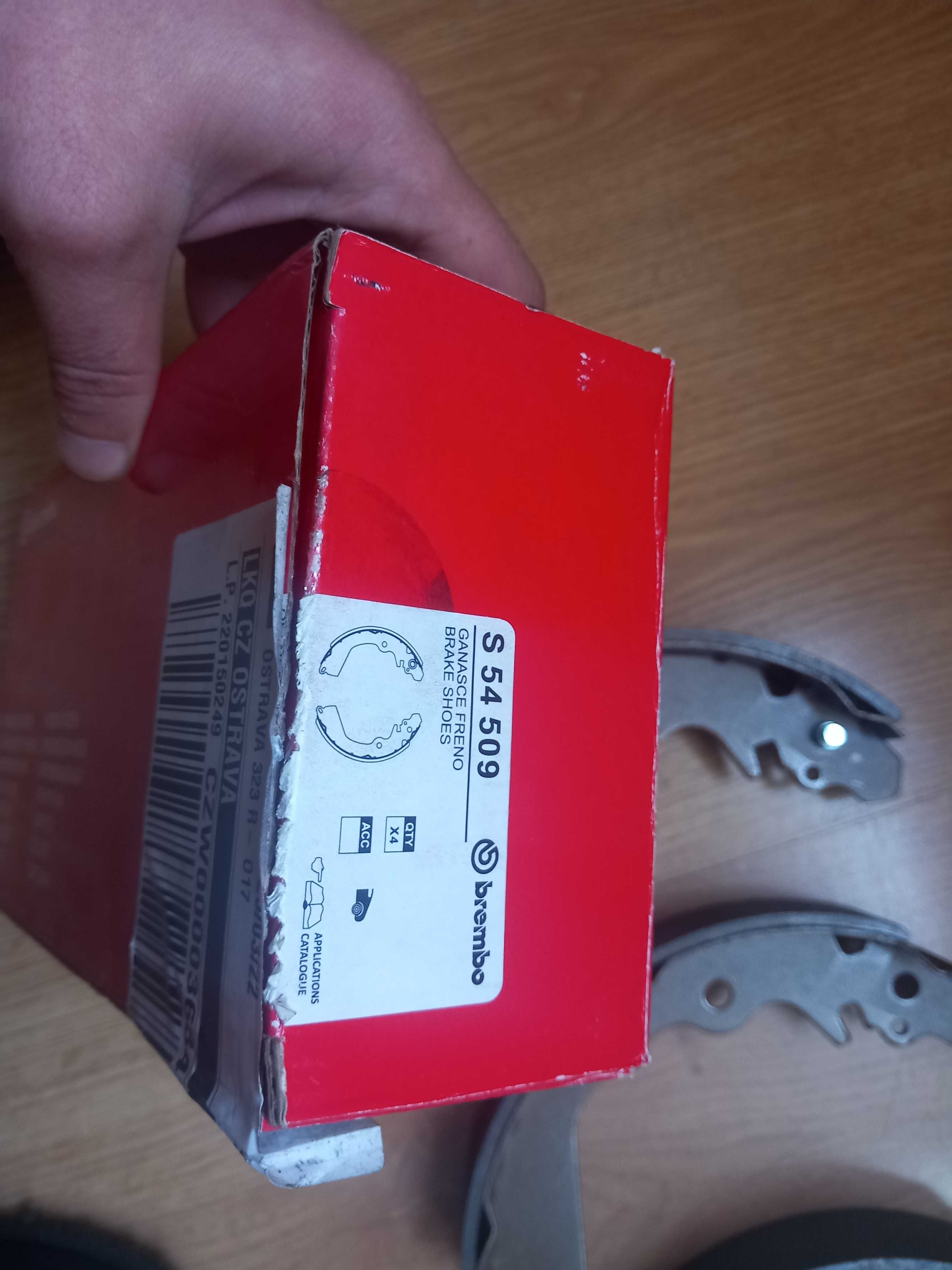 Накладки за Mitsubishi Carisma