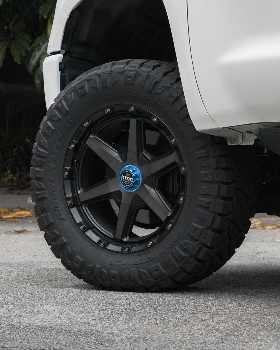 20" Offroad Джанти KMC 6x135 / 6x139.7 9J ET0 Toyota Ford RAM Nissan G