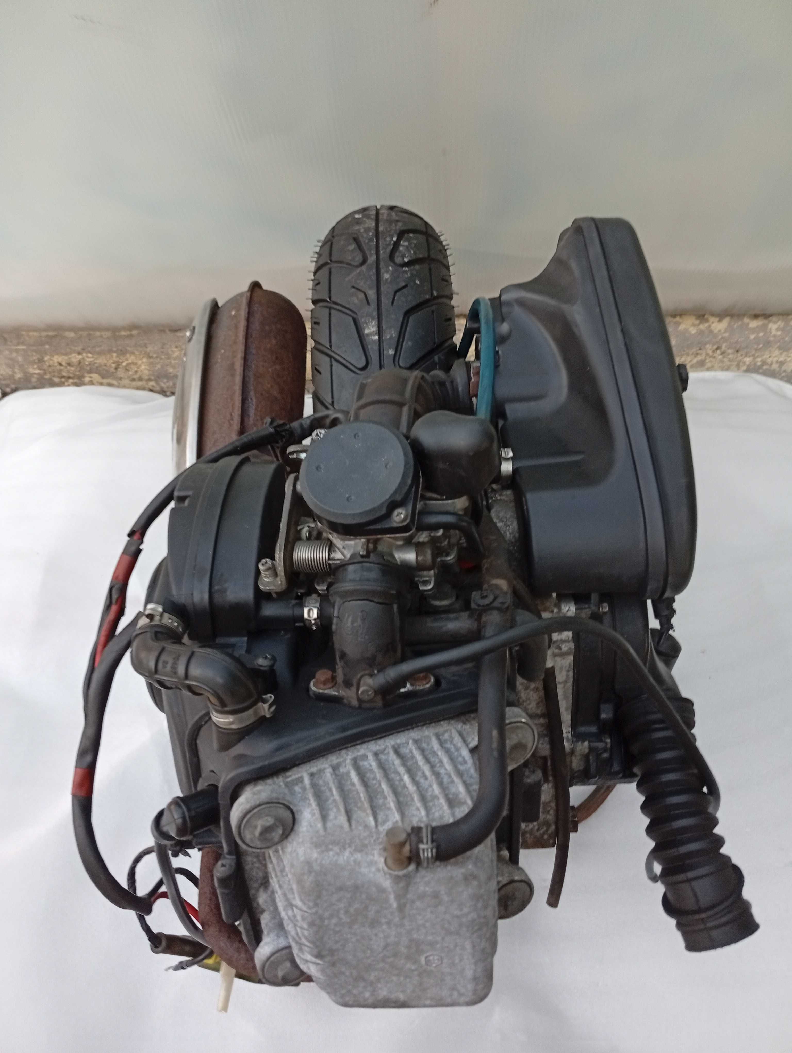 Piaggio Vespa LX50 / C38 4T-двигател -11.000км.