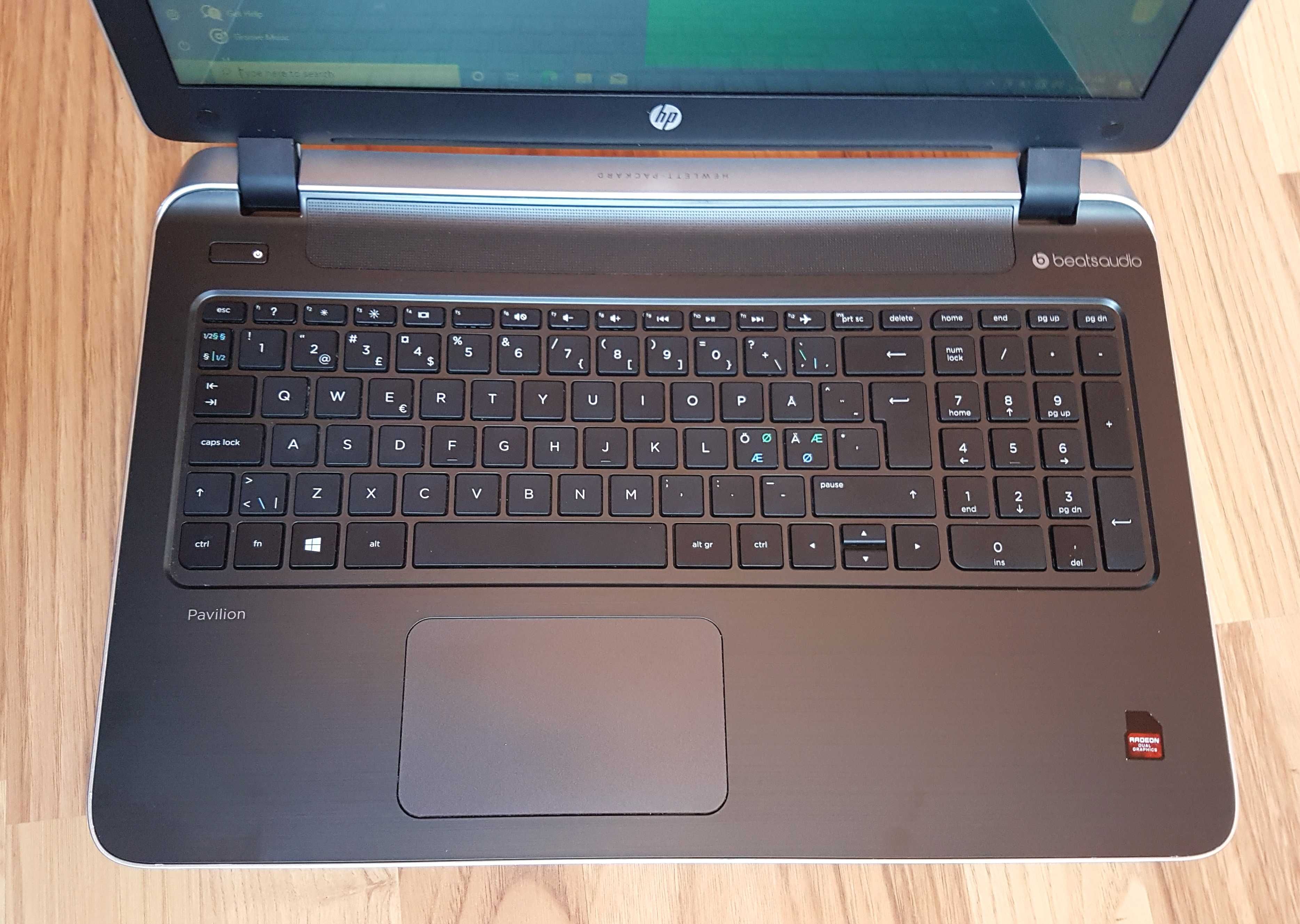 Laptop Slim HP 15.6", AMD A10-7300 Qaud, 8 GB, SSD 240 GB, Radeon R7