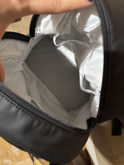 Помпа за кърма и раница за бебешка количка