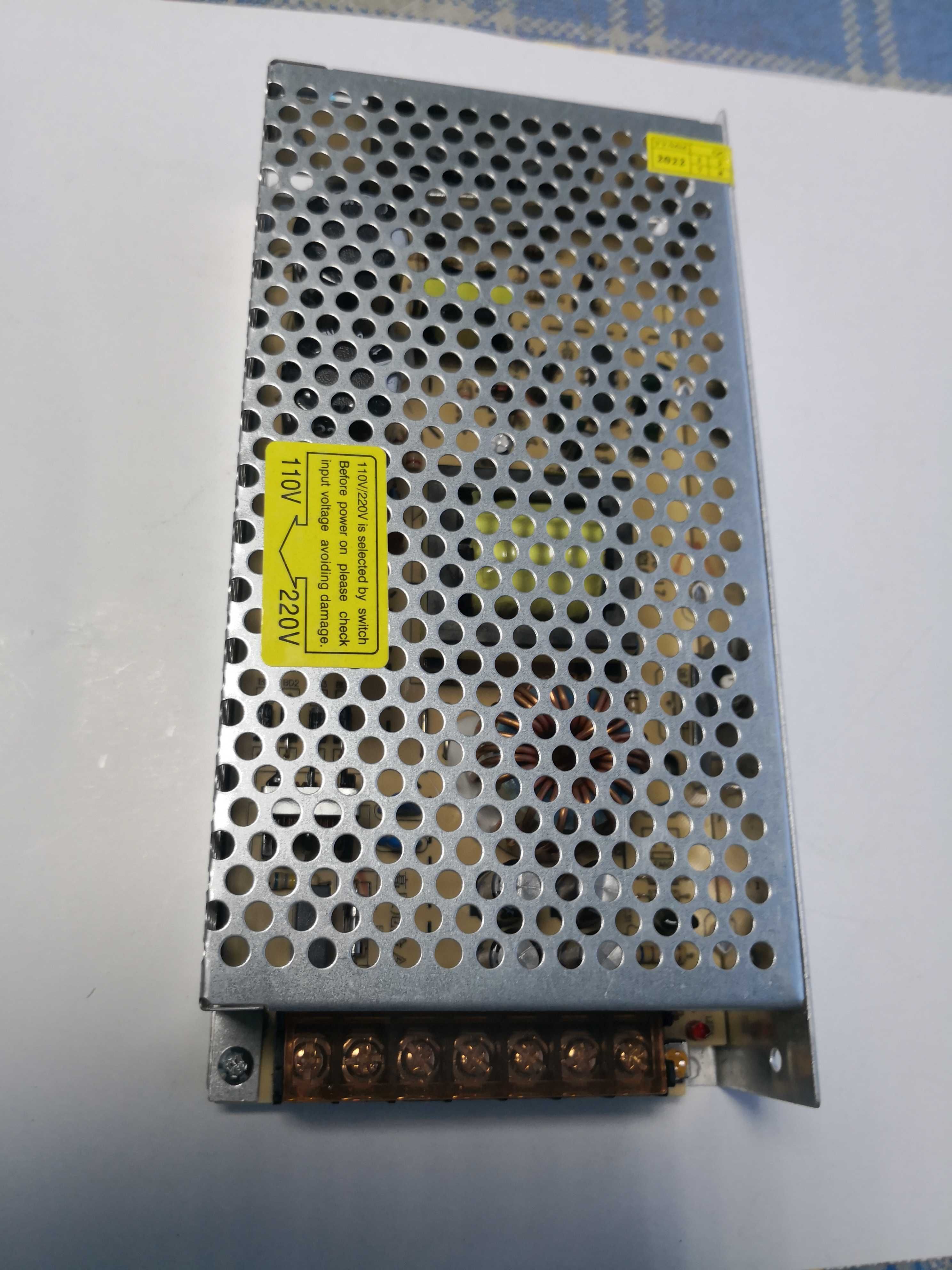Sursa in comutatie 12 V - 15 A - 180 W