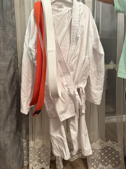 Продам киномо новое на 11-12 лет (в подарок оранжевый пояс)