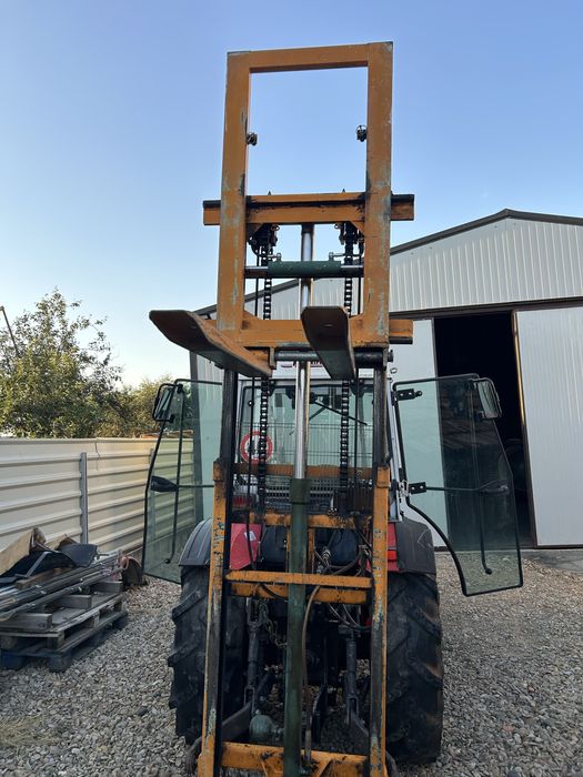 Stivuitor , ridicator tractor