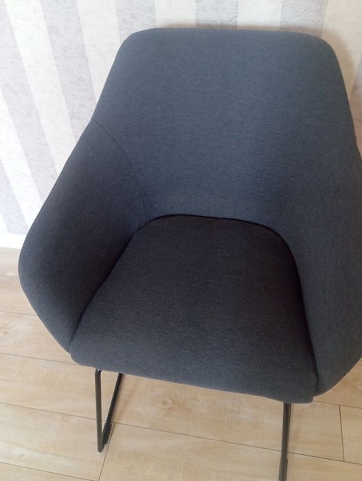Кресло мягкий с металическими ножками