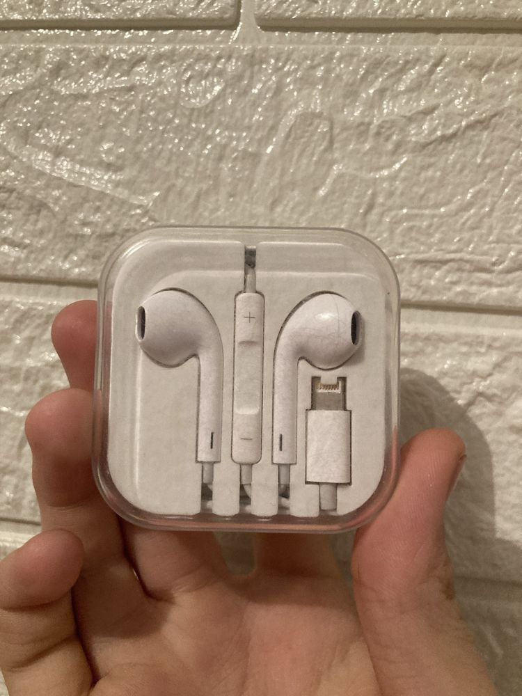 Наушники Apple EirPods