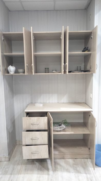 Кухонный гарнитур без мойка сотилади