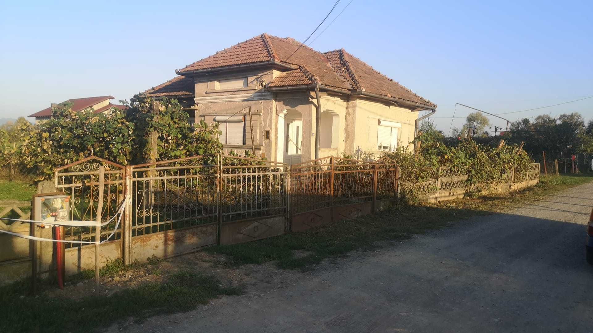 Teren cu casa bătrâneasca