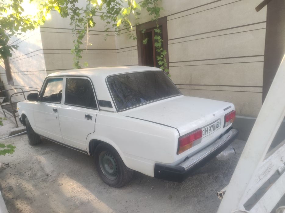 2107 sotiladi yili 1991 rangi oq karbarator yoqilgi benzin gazixa bor