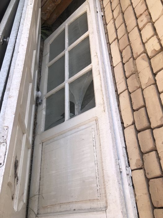 Эшик ва ром б/у сотилади