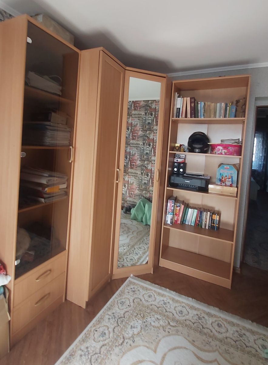 Продам 2  шкафа , стеллаж, угловой шкаф глубиной 90 см*90см.