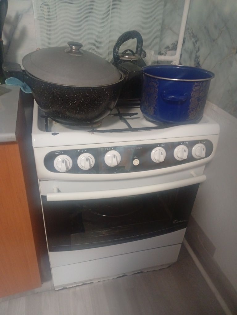 Продам газовую плиту