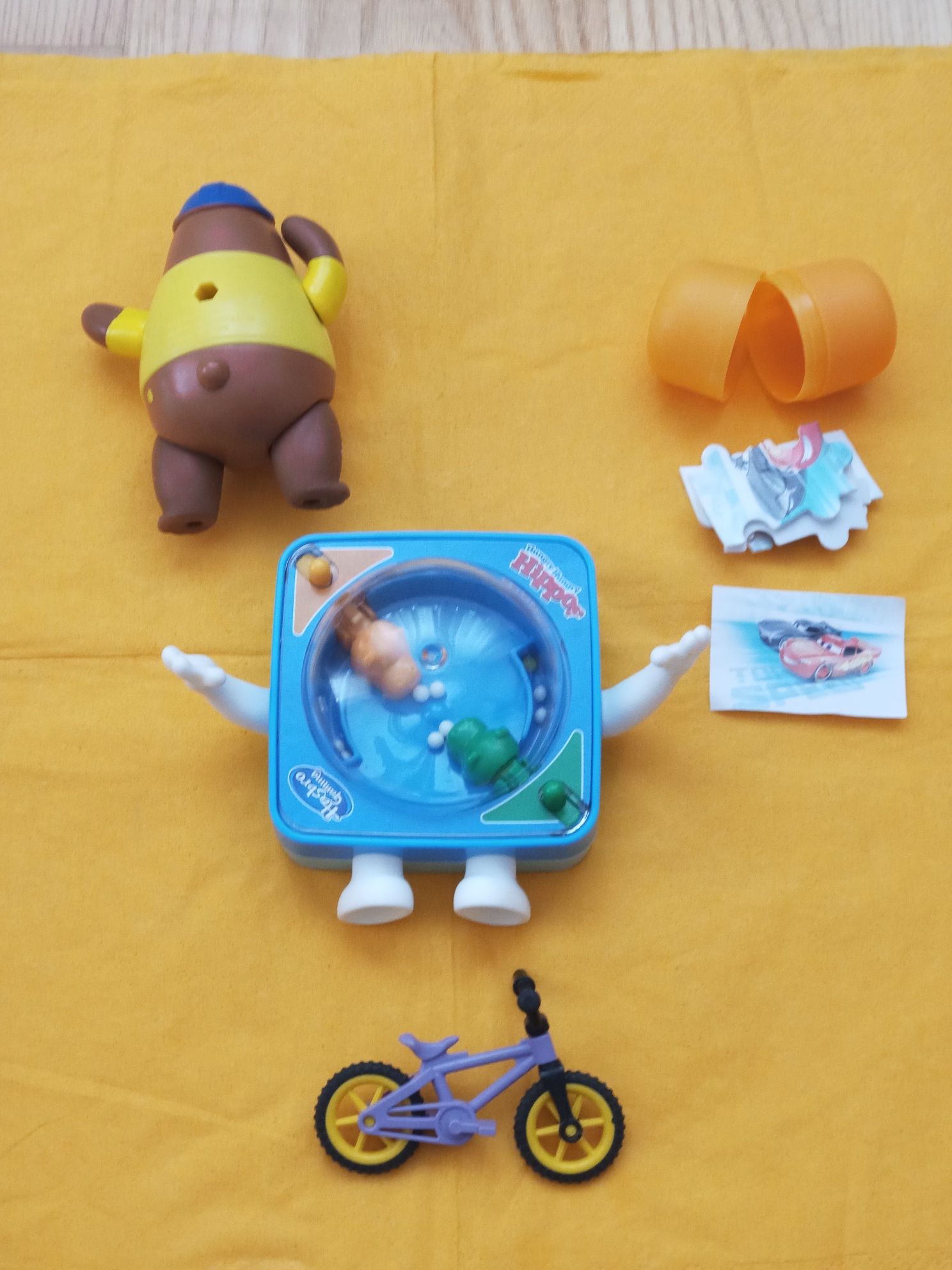 4 jucării( ursuleț,joc mini puzzle,joc Hungary hippos și o bicicletă)