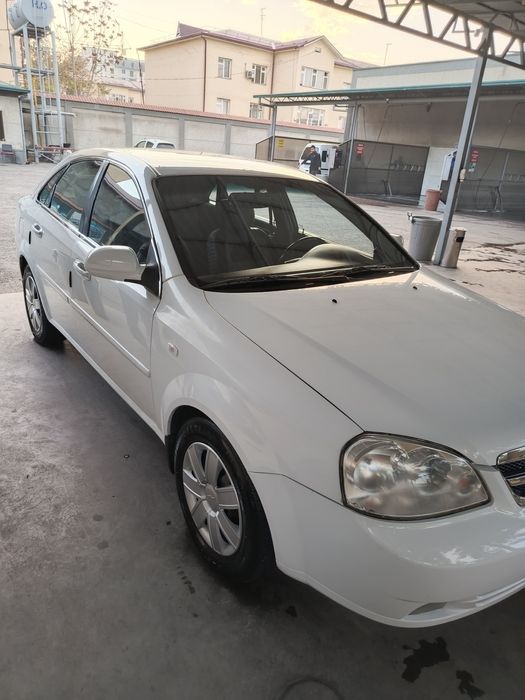 Lasetti 1.8 sotiladi  srochno