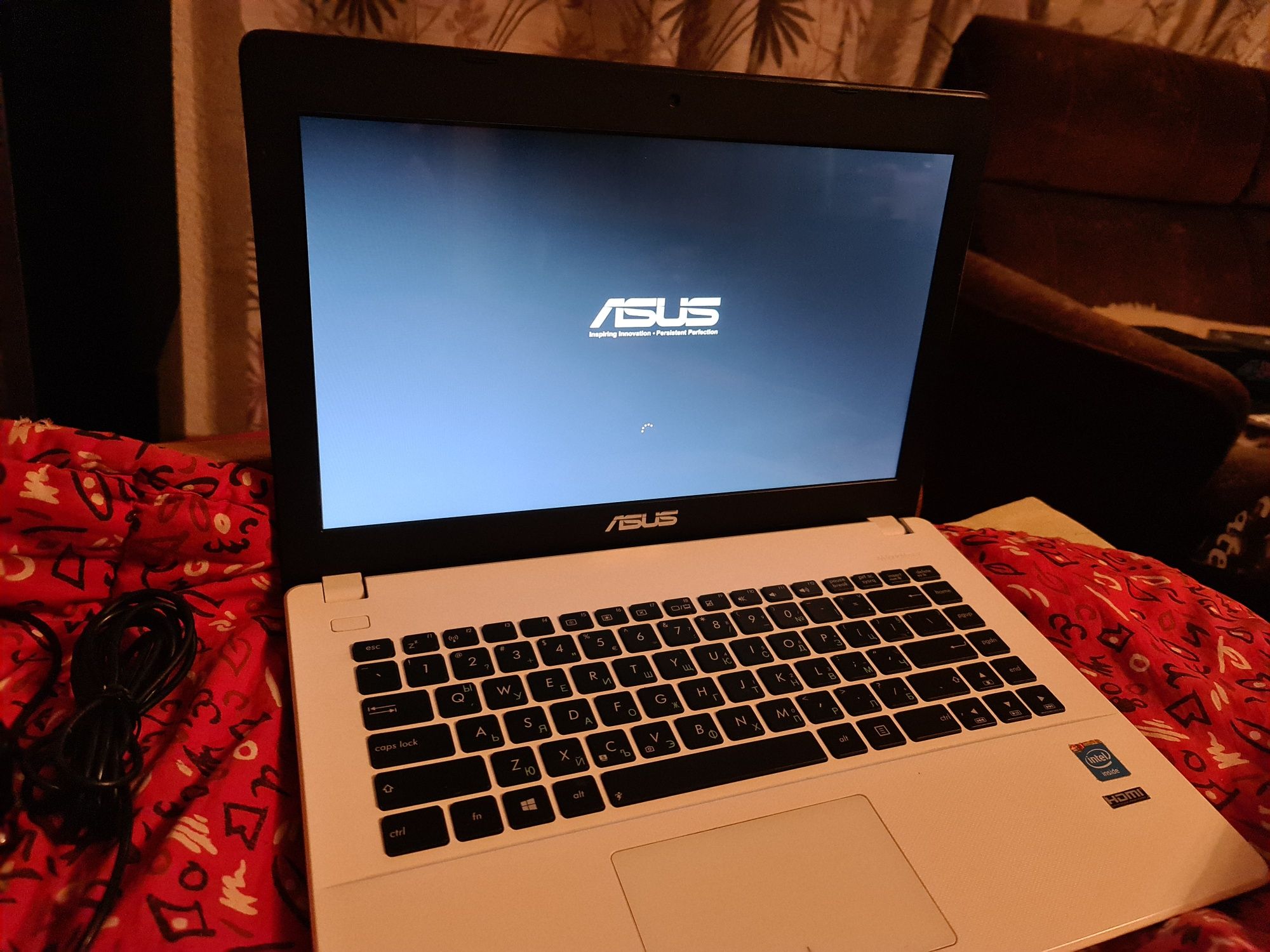 Лаптоп Asus много запазен