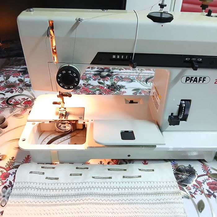 Masina de cusut PFAFFcu graifar industrial rotativ si multiple operati
