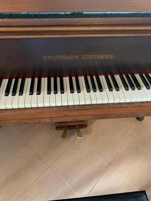 Акустичен роял Гротриян Щайнвег