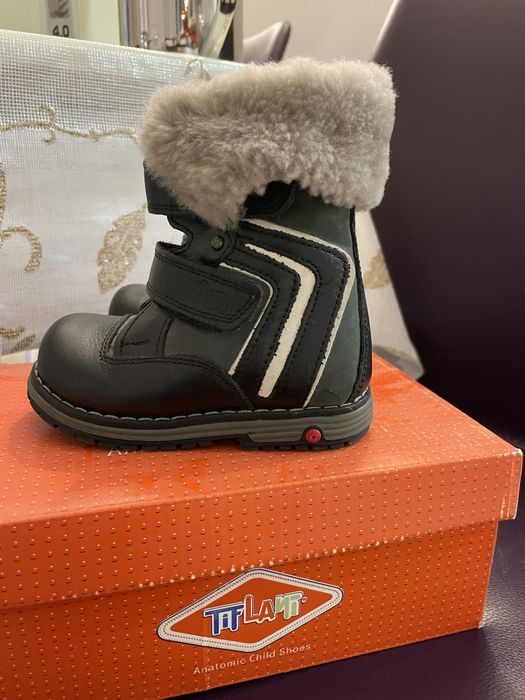 Продам детскую обувь