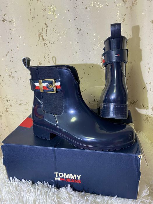 Tommy Hilfiger marime 38