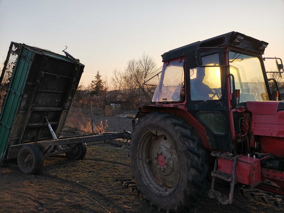 Vand Tractor Belarus cu remorca