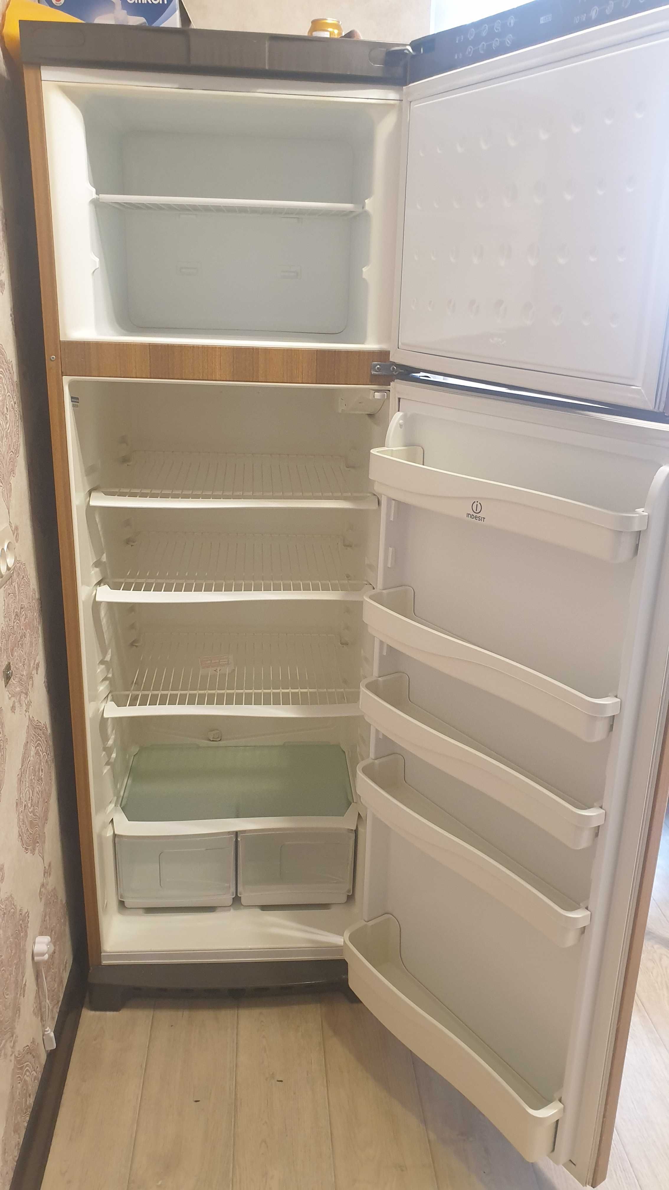 Холодильник Indesit / Индезит