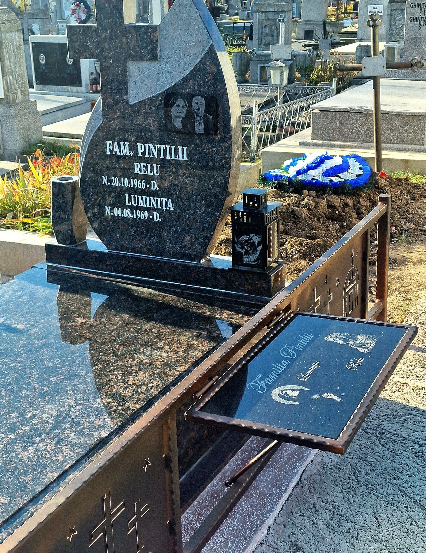 Cruce cimitir cu scris și fotografie personalizata plus felinar